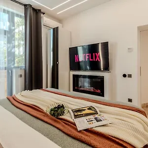 Luxury Living: Smart 2br At Unirii Square Bucureşti